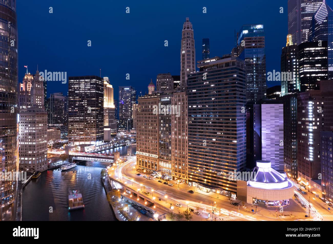 Città del centro e fiume Chicago di notte, Chicago, Illinois, Stati Uniti Foto Stock