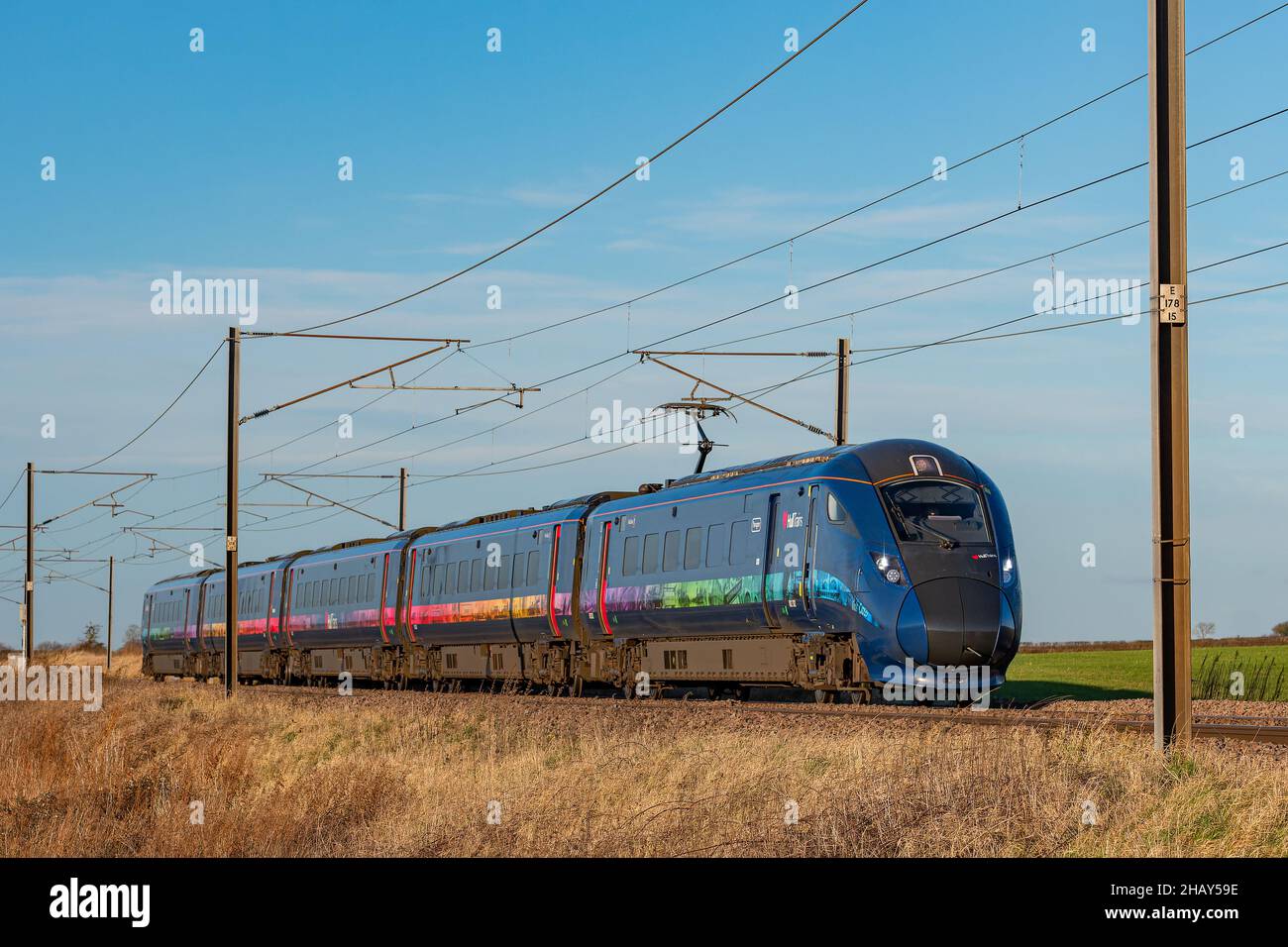 Hull treni Paragon sulla East Coast Mainline in direzione sud verso Grantham , Lincolnshire, Regno Unito Foto Stock