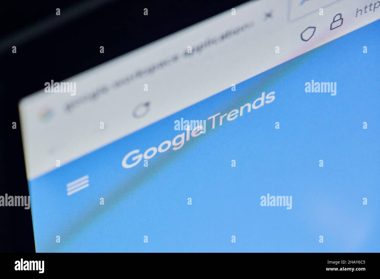California, Stati Uniti d'America - 25 Novembre 2021: Pagina web di Google Trends sul monitor del computer. Google Trends è un sito web di Google che analizza il Foto Stock