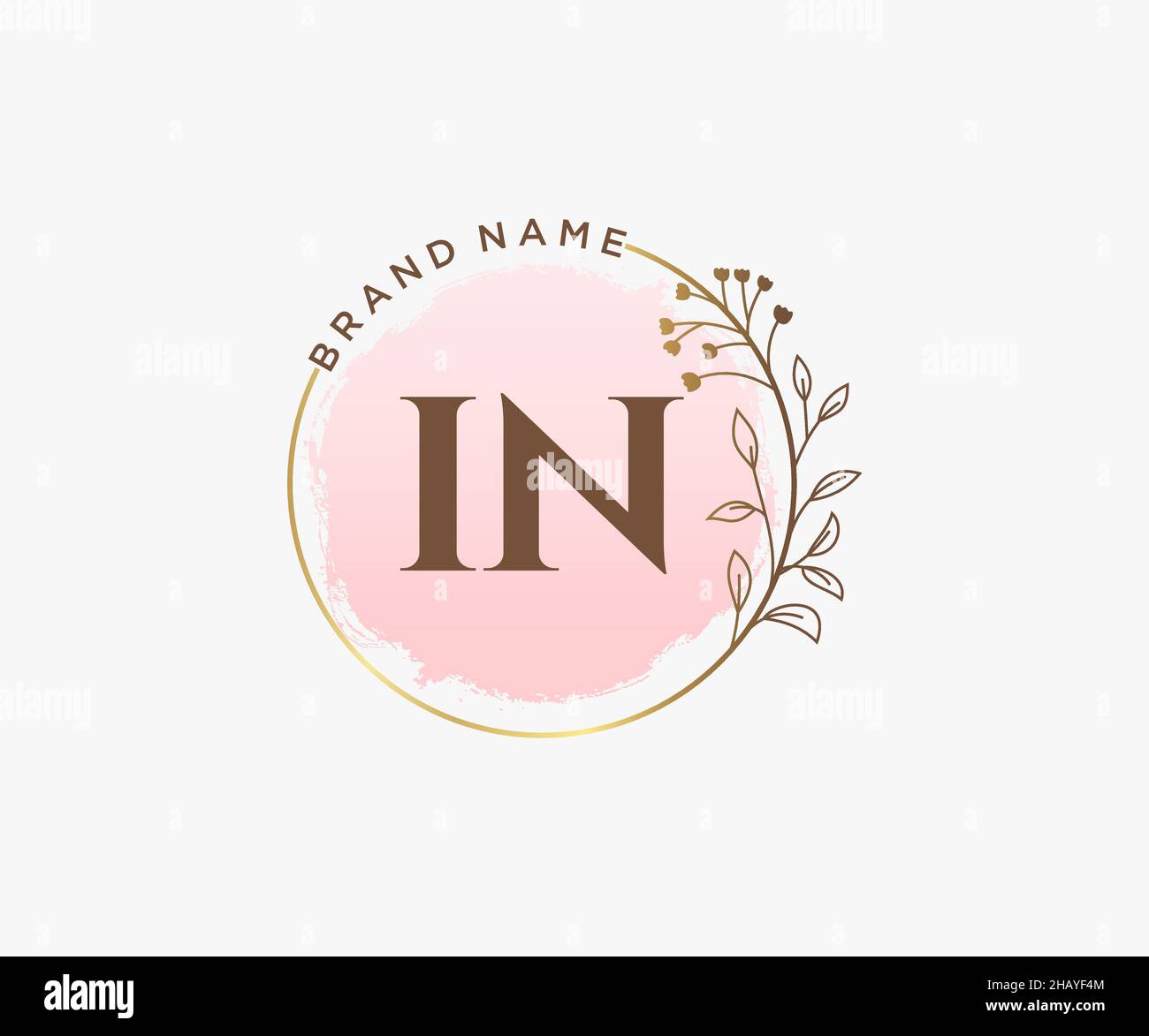 IN logo femminile. Utilizzabile per la natura, salone, centro benessere, cosmetici e loghi di bellezza. Elemento modello di disegno con logo a vettore piatto. Illustrazione Vettoriale IN logo femminile. Utilizzabile per la natura, salone, centro benessere, cosmetici e loghi di bellezza. Elemento modello di disegno con logo a vettore piatto. Illustrazione Vettoriale