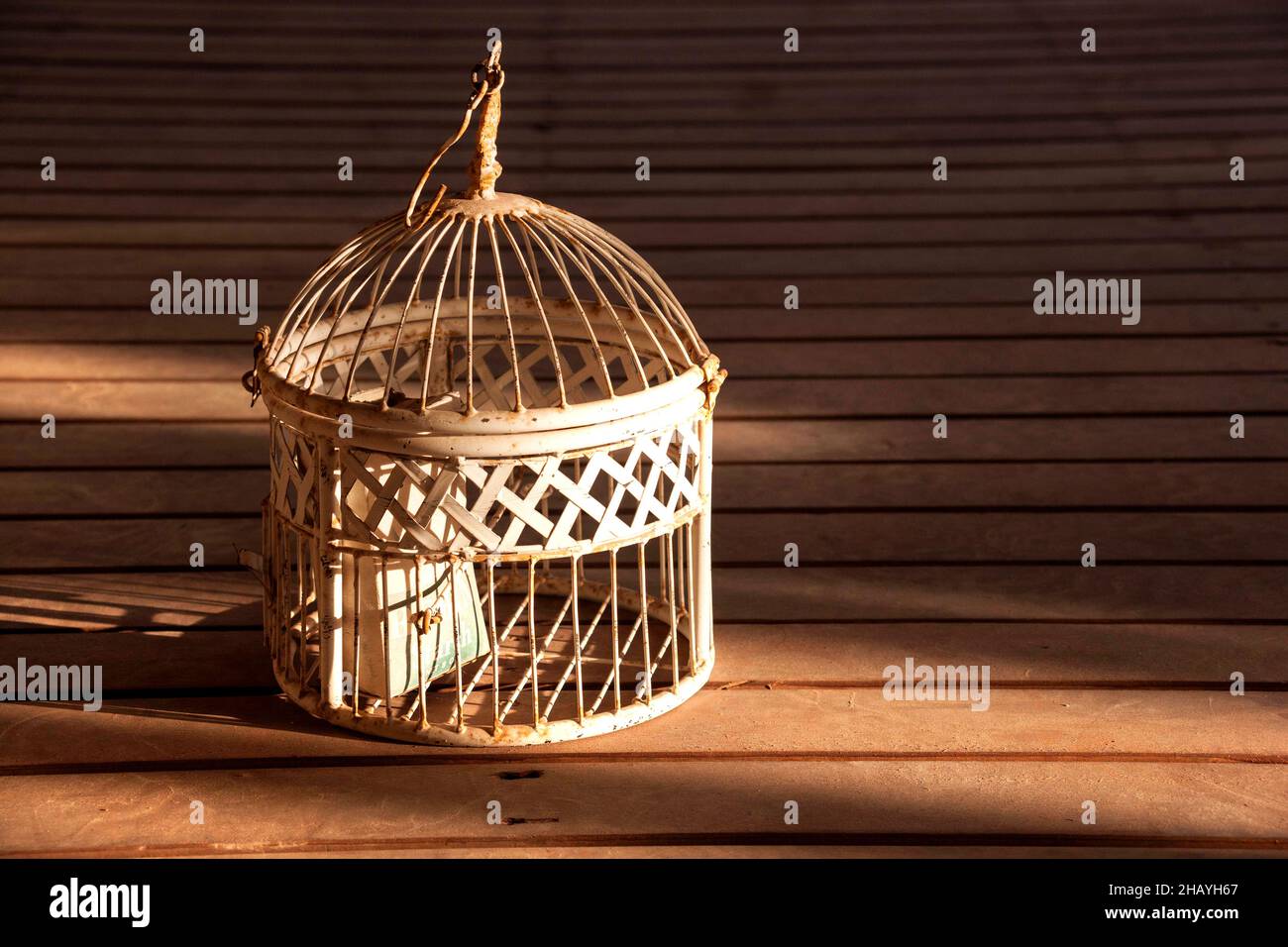 Gabbia di uccelli di vecchio stile Foto Stock