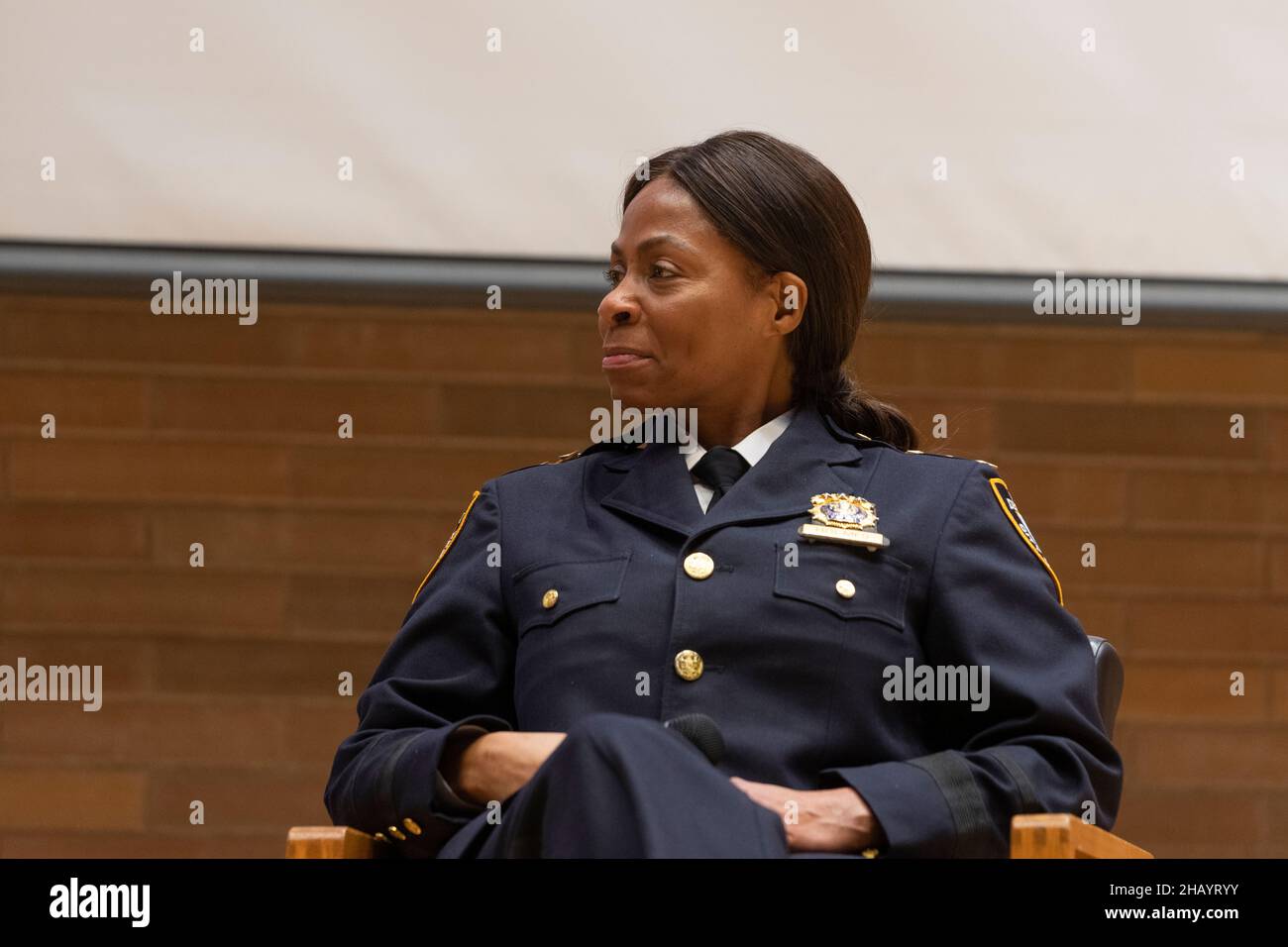 New York, NY - 15 dicembre 2021: Capo della Patrol Juanita Holmes ospita Girl Talk con la Sig.ra Misty Copeland di ABT presso la sede centrale di NYPD Foto Stock