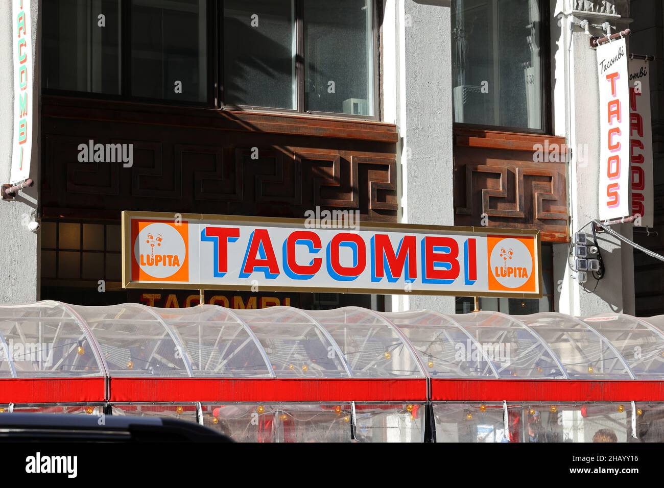Insegna presso un ristorante Tacombi a New York City; una catena di ristoranti messicani veloci e informali e la loro marca Lupita di succhi freschi e bibite. Foto Stock
