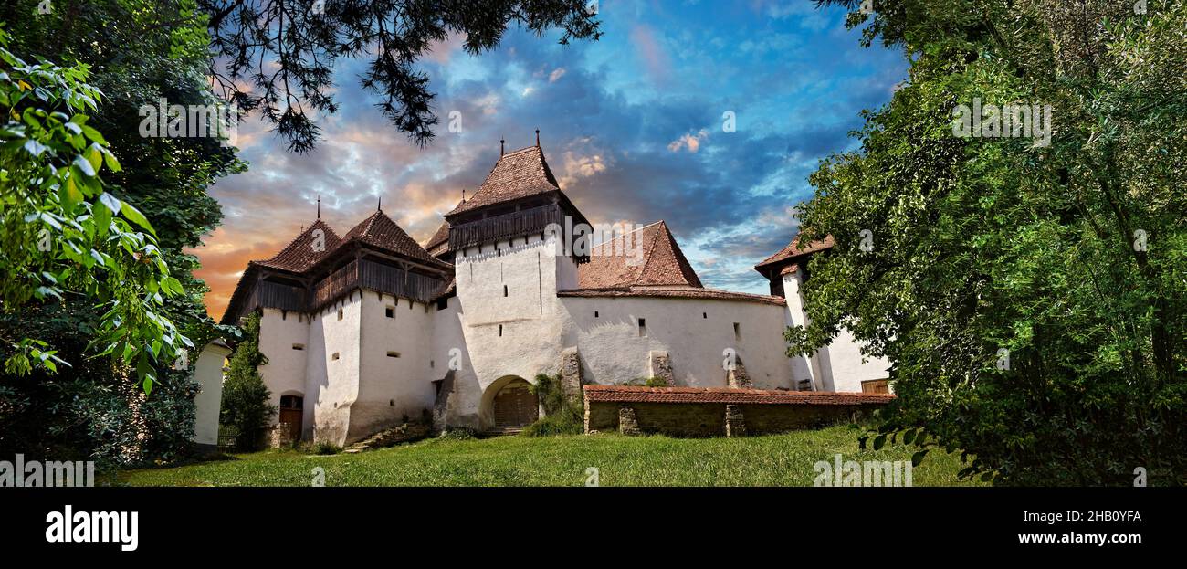 Chiesa medievale fortificata di Viscri, Buneşti, Brasov, Transilvania. La chiesa fortificata di Viscri è una chiesa fortificata luterana a Viscri, Brașov Conte Foto Stock