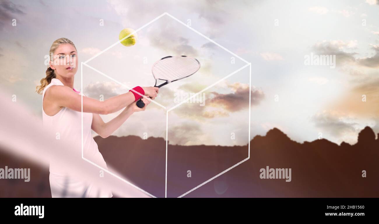 Immagine composita di forma cubica su tennista caucasico femminile contro montagna e cielo Foto Stock