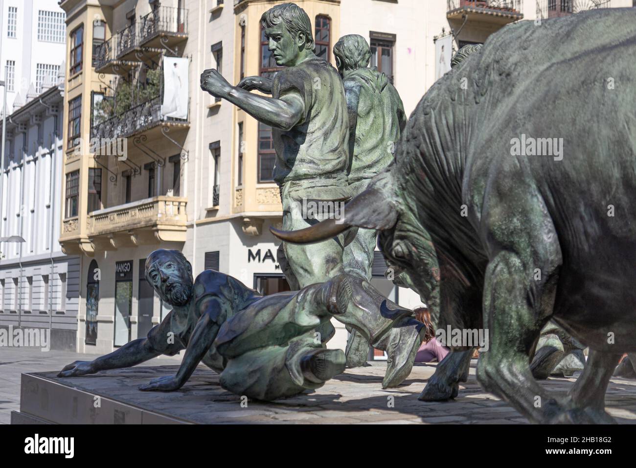 PAMPLONA: SPAGNA-AGOSTO 5; 2021: Monumento alla corsa dei tori (Encierro). Festival di San Fermin. Foto Stock