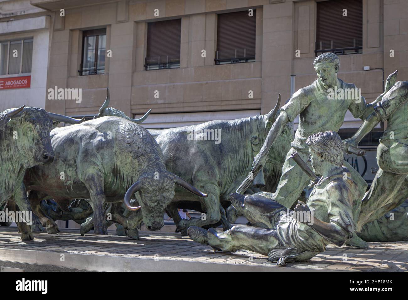 PAMPLONA: SPAGNA-AGOSTO 5; 2021: Monumento alla corsa dei tori (Encierro). Festival di San Fermin. Foto Stock