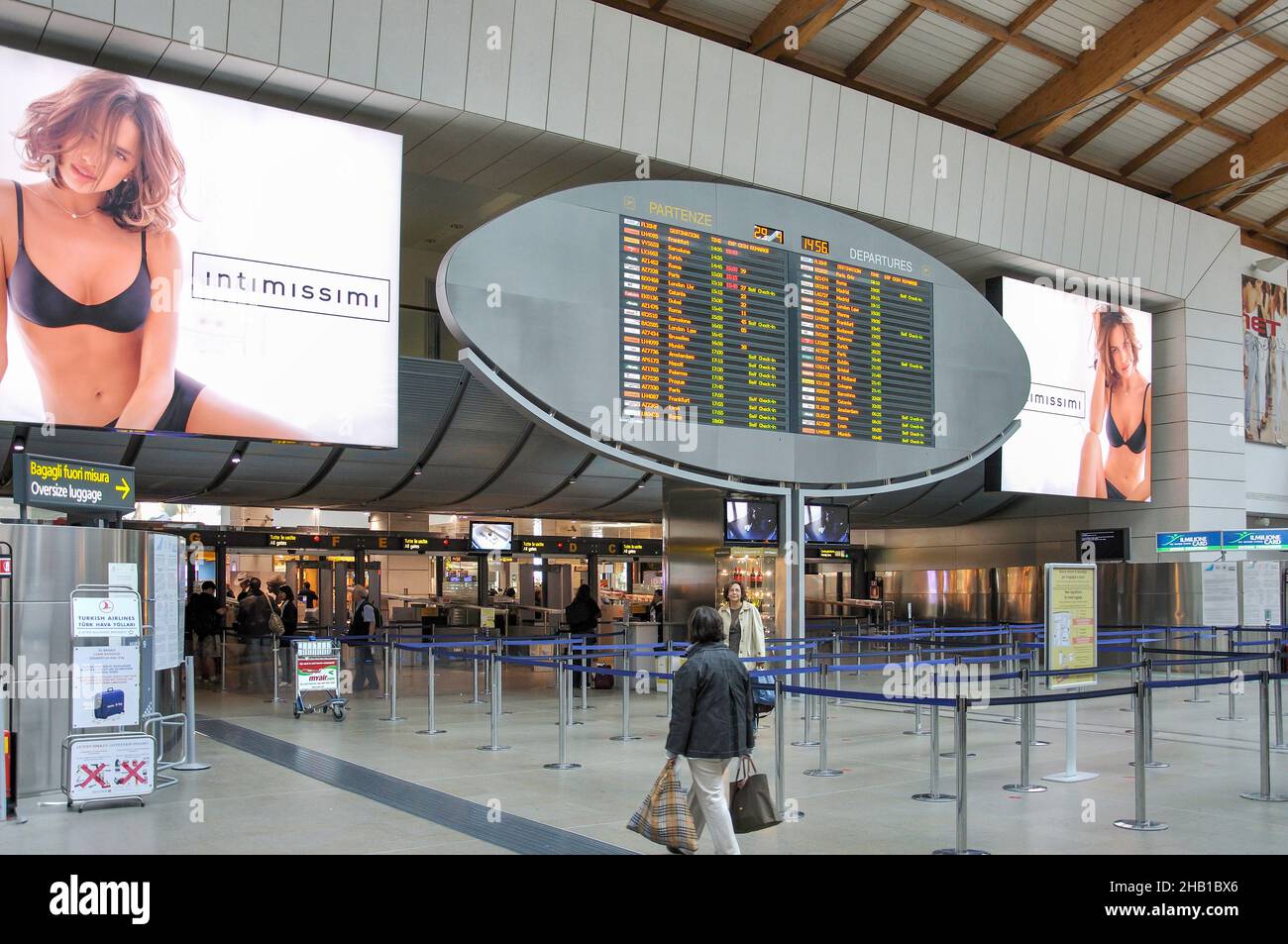 Aeroporto di venezia partenze immagini e fotografie stock ad alta  risoluzione - Alamy
