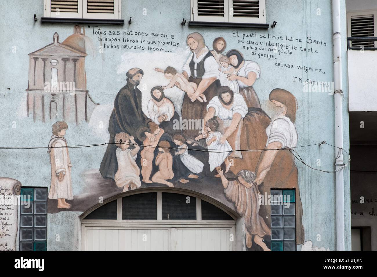 2 novembre 2021, Orgosolo, Nuoro, Italia: Un murale è visto sulle pareti di un edificio nel villaggio di Orgosolo in Sardegna..il villaggio di Orgosolo in Sardegna ha una lunga tradizione di Street art politica visibile sulle mura del paese. Da alcuni anni, agli affreschi di estrema sinistra e all'omaggio alle lotte popolari si uniscono dipinti sul tema dei migranti e del coronavirus. (Credit Image: © Laurent Coust/SOPA Images via ZUMA Press Wire) Foto Stock