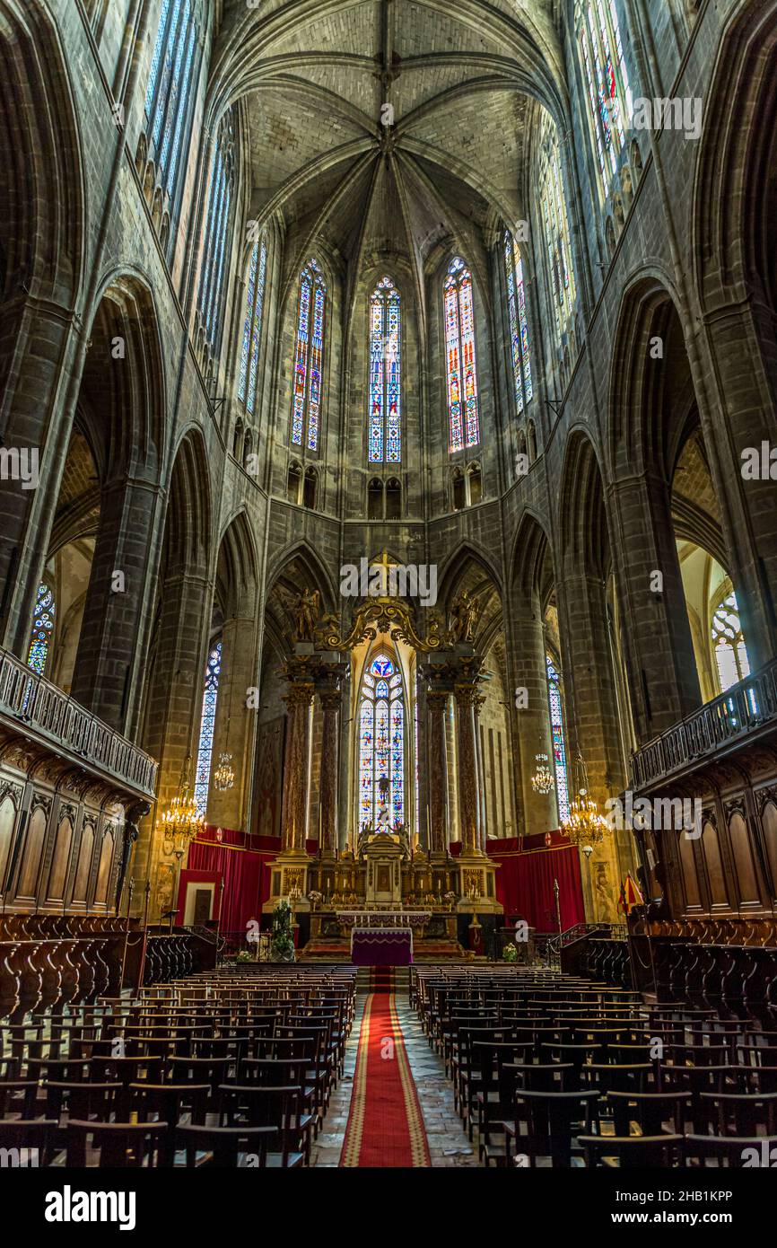 Cathédrale Saint-Just et Saint-Pasteur a Narbonne, Francia. La Cattedrale con transetto e coro alto 40m e arazzi fu costruita tra il 1272 e il 1340, ma non fu mai completata Foto Stock
