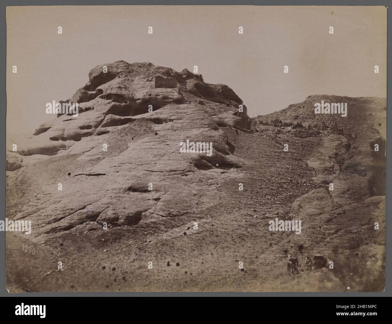 Una delle 274 fotografie d'epoca, fotografia, fine 19th-inizio 20th secolo, Qajar, periodo Qajar, 8 3/16 x 6 3/16 pollici, 20,8 x 15,7 cm, deserto, Medio Oriente, montagna, fotografia, fotografia, rock Foto Stock