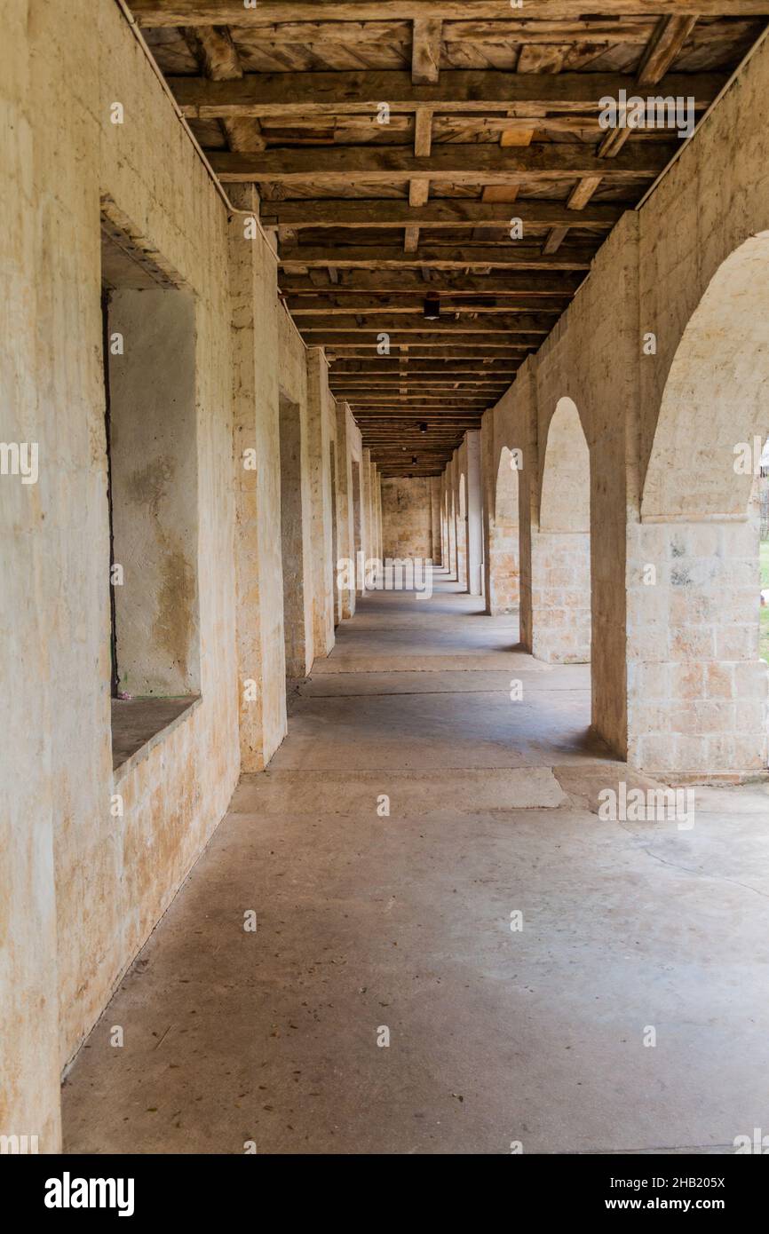 Arco al Convento di San Isidro Labrador sull'isola di Siquijor, Filippine. Foto Stock