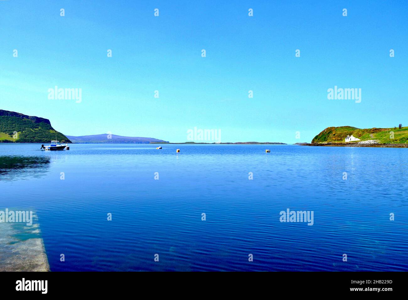 Loch Bay dal molo di Stein. Foto Stock