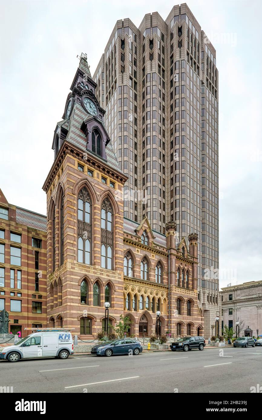 Il municipio di New Haven è stato costruito nel 1861, progettato da Henry Austin; l'annesso tribunale della contea è stato completato nel 1873, progettato da David R. Brown. Foto Stock