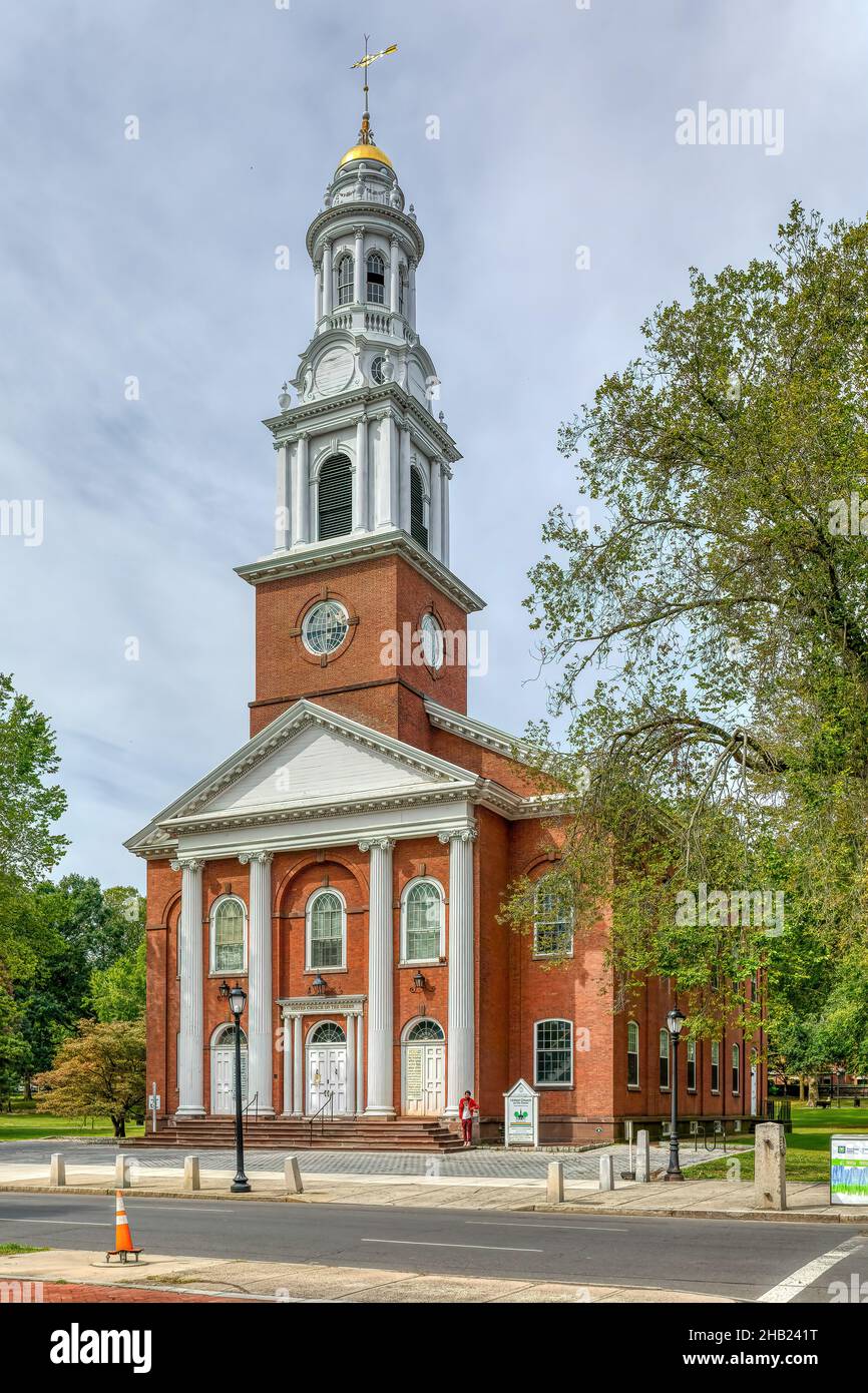 La United Church on the Green è una chiesa simbolo del New Haven Green, progettata da David Hoadley in stile federale e completata nel 1815. Foto Stock