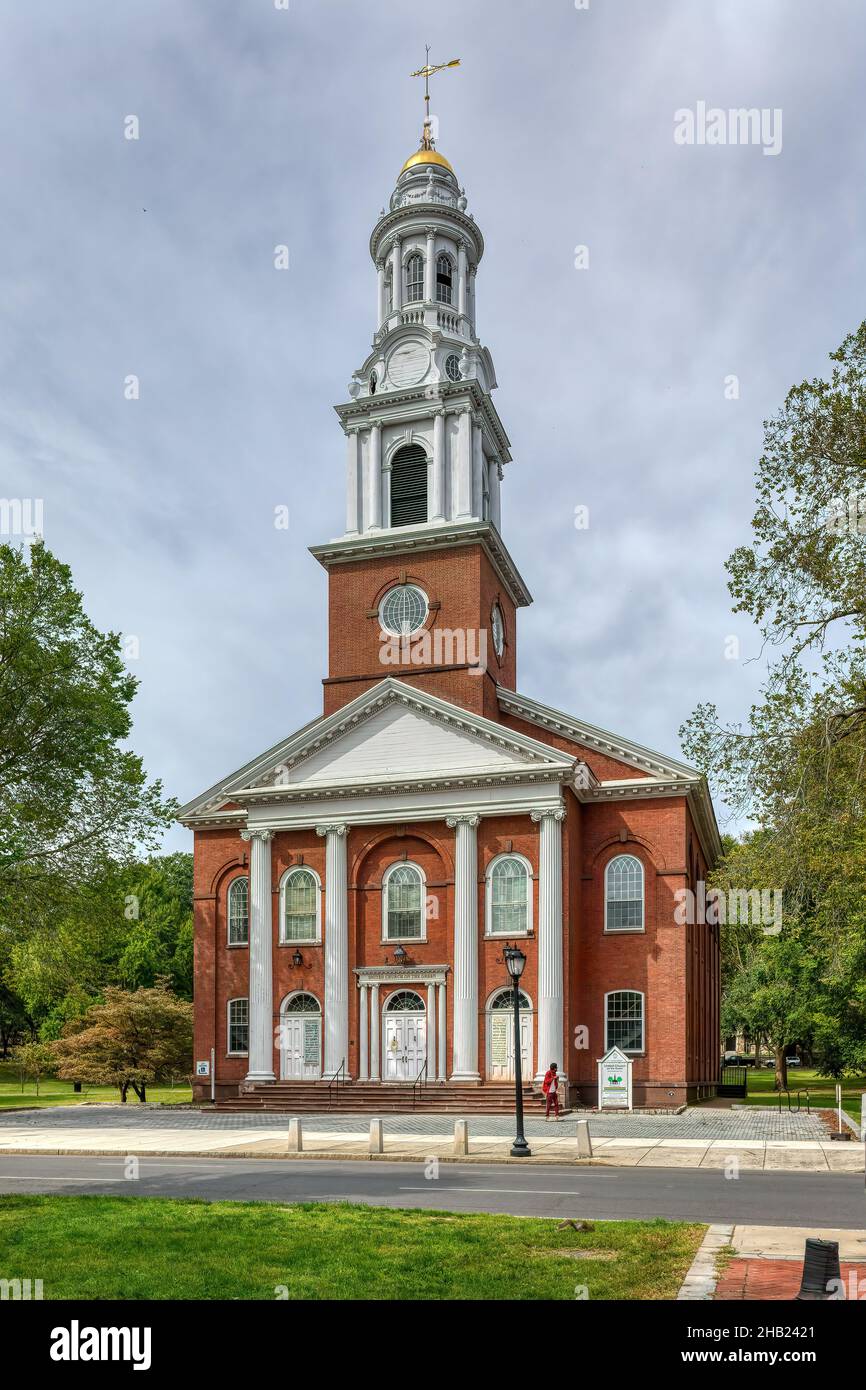 La United Church on the Green è una chiesa simbolo del New Haven Green, progettata da David Hoadley in stile federale e completata nel 1815. Foto Stock
