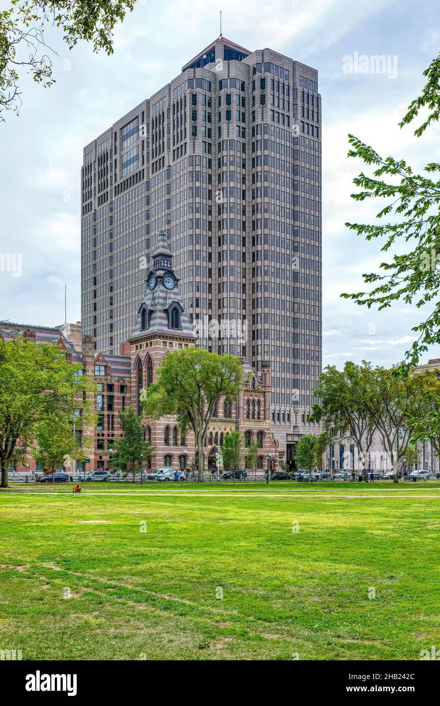 Il municipio di New Haven è stato costruito nel 1861, progettato da Henry Austin; l'annesso tribunale della contea è stato completato nel 1873, progettato da David R. Brown. Foto Stock