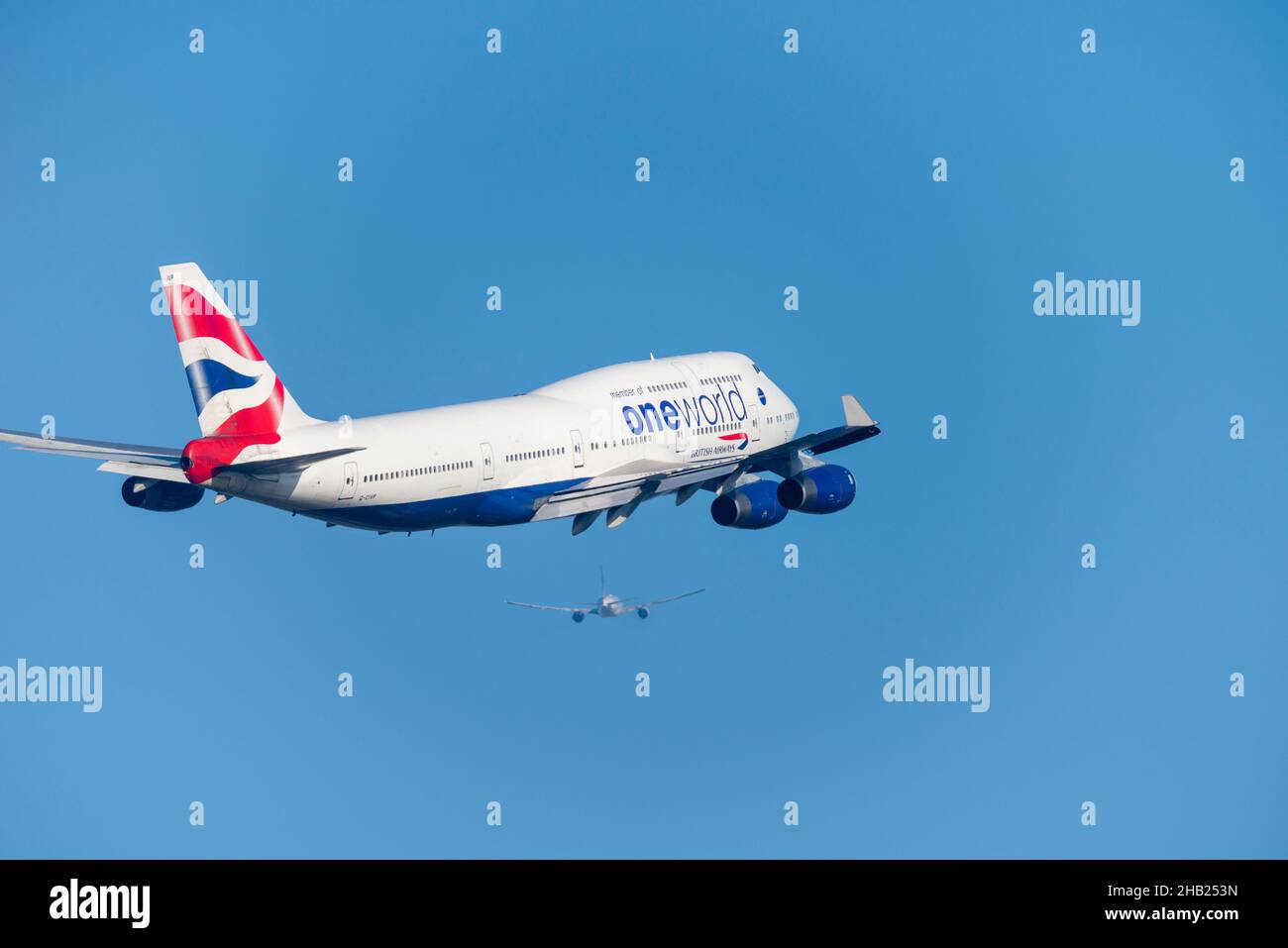 Alleanza delle compagnie aeree oneworld British Airways Boeing 747-400 Airliner jet plane G-CIVP decollo dall'aeroporto di Londra Heathrow, con partenza precedente Foto Stock
