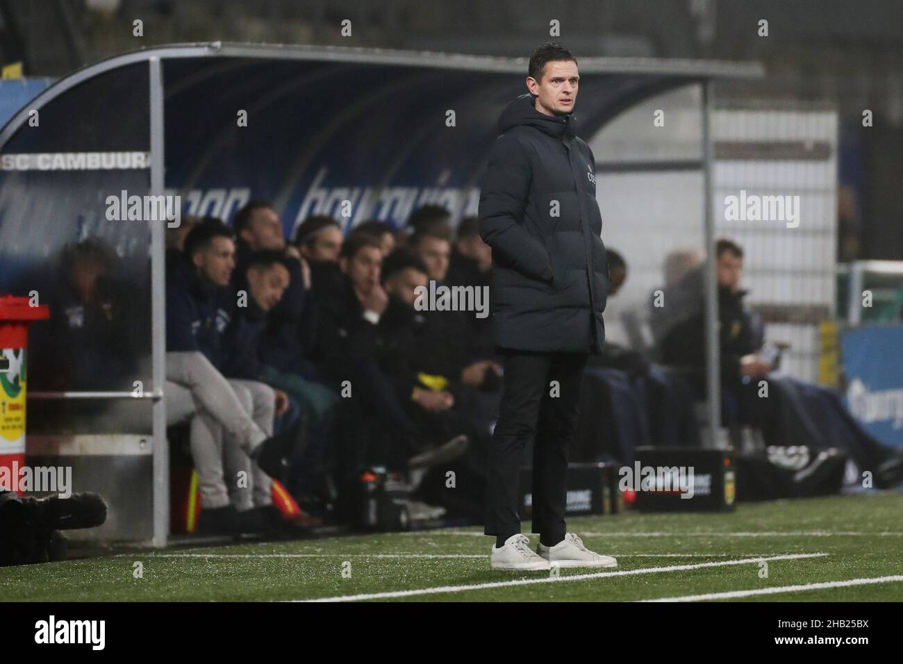 Leeuwarden, Paesi Bassi. 16th Dic 2021. LEEUWARDEN, PAESI BASSI - DICEMBRE 16: Coach Rogier Meijer del NEC Nijmegen durante la partita olandese TOTO KNVB Cup tra SC Cambuur e NEC al Cambuur Stadion il 16 Dicembre 2021 a Leeuwarden, Paesi Bassi (Foto di Henk Jan Dijks/Orange Pictures) credito: Orange Pics BV/Alamy Live News Foto Stock
