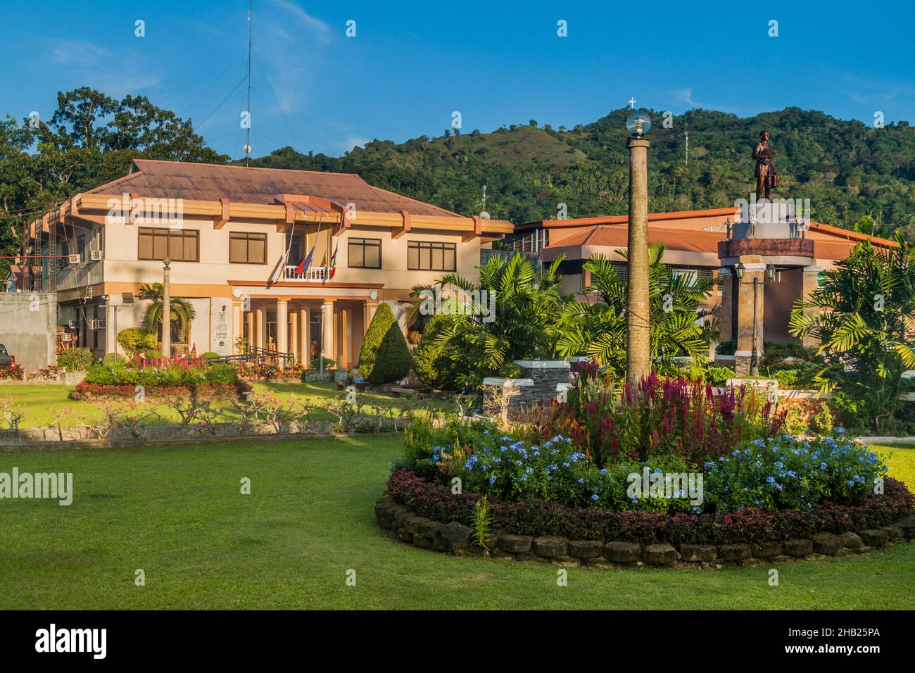 Municipio sul Town Plaza nel villaggio di Loboc, isola di Bohol, Filippine. Foto Stock