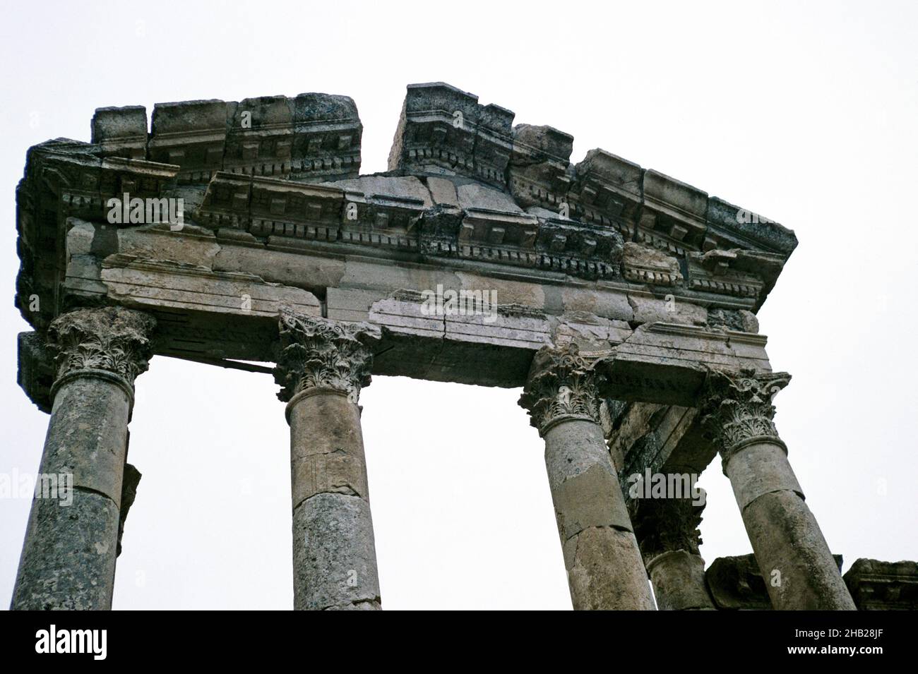 Rovine di edifici romani nel sito archeologico di Apalea, Siria nel 1998 Foto Stock