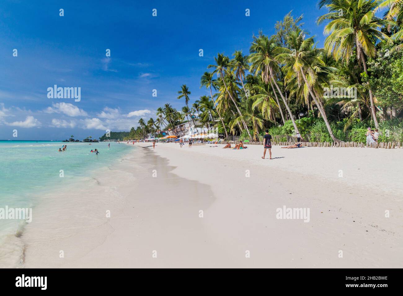 BORACAY, FILIPPINE - 1 FEBBRAIO 2018: Vista della spiaggia bianca  sull'isola di Boracay, Filippine Foto stock - Alamy