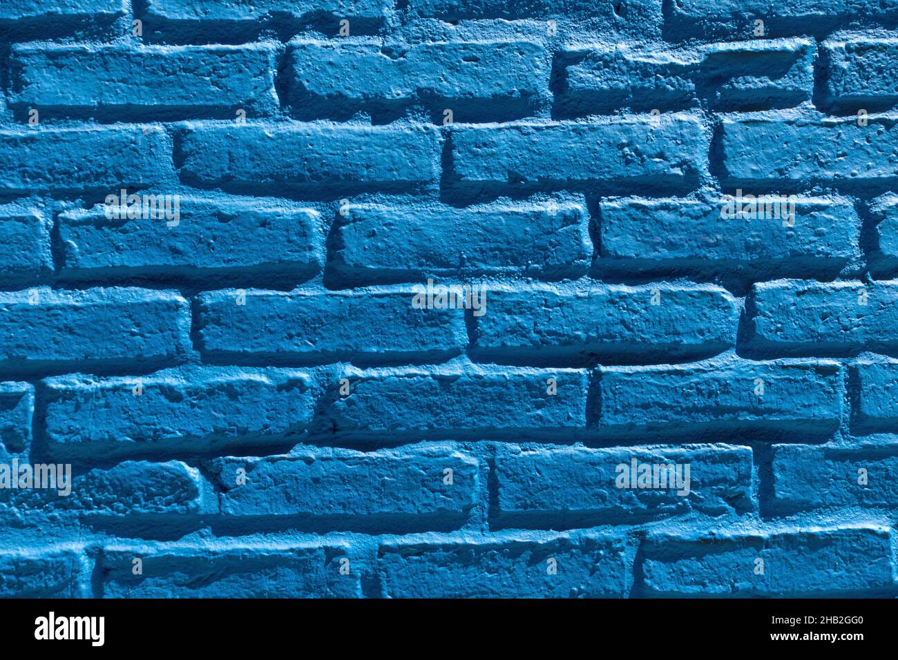 Dipinto di blu un muro di mattoni Foto Stock