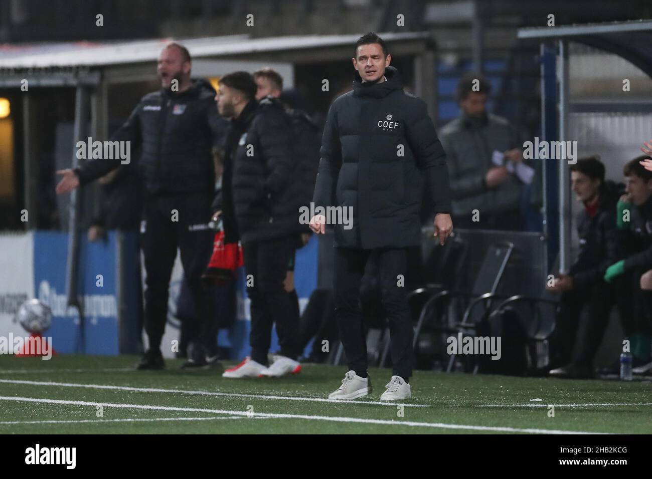 Leeuwarden, Paesi Bassi. 16th Dic 2021. LEEUWARDEN, PAESI BASSI - DICEMBRE 16: Coach Rogier Meijer del NEC Nijmegen durante la partita olandese TOTO KNVB Cup tra SC Cambuur e NEC al Cambuur Stadion il 16 Dicembre 2021 a Leeuwarden, Paesi Bassi (Foto di Henk Jan Dijks/Orange Pictures) credito: Orange Pics BV/Alamy Live News Foto Stock