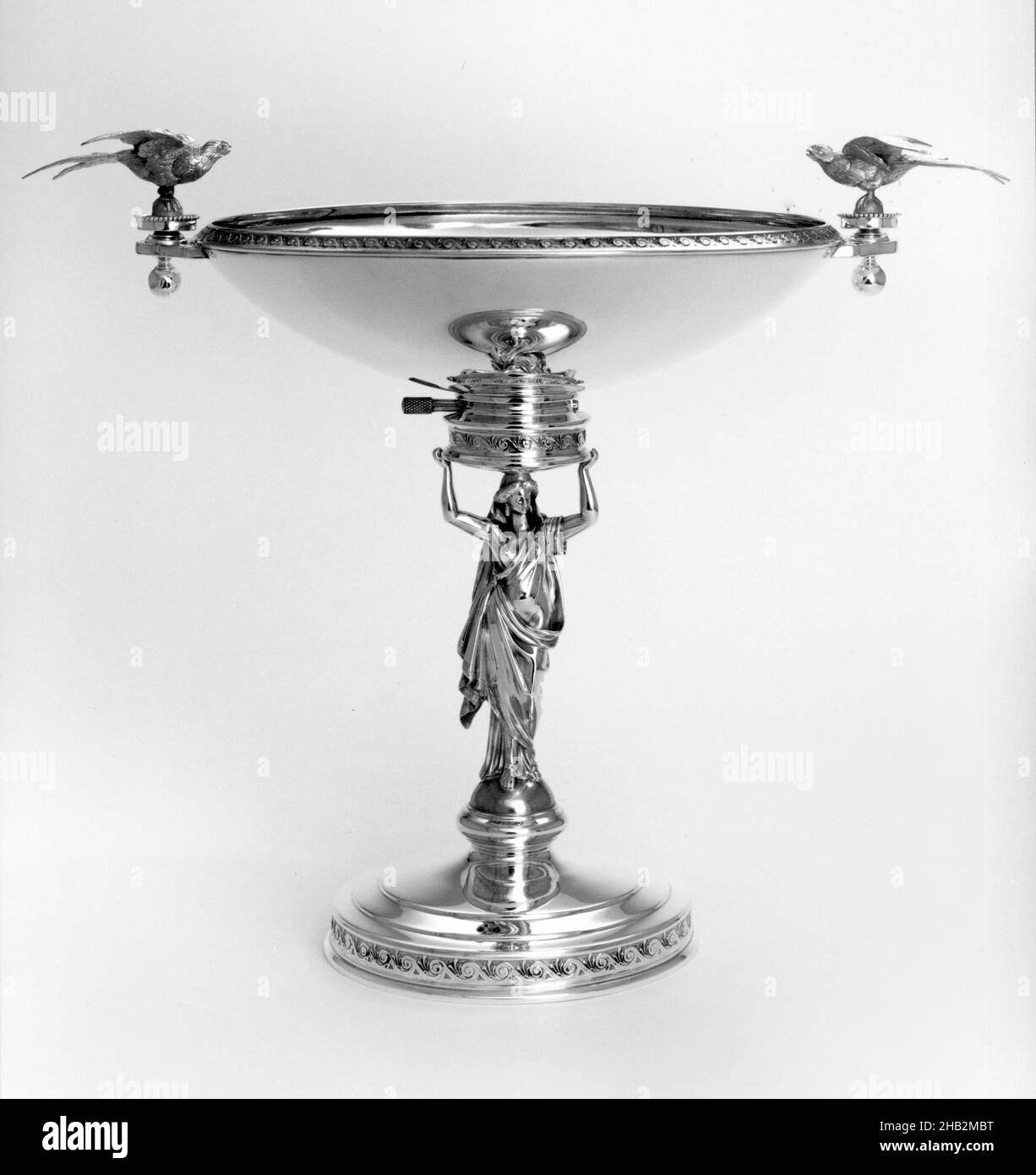 Comtote, Ball, Black and Co., New York, New York, 1851–1874, c.1865–70, argento con doratura, fabbricato a New York, New York, Stati Uniti, Nord e America Centrale, lavorazione del metallo, 13 x 15 3/4 x 10 7/16 pollici (33 x 40 x 26,5 cm Foto Stock