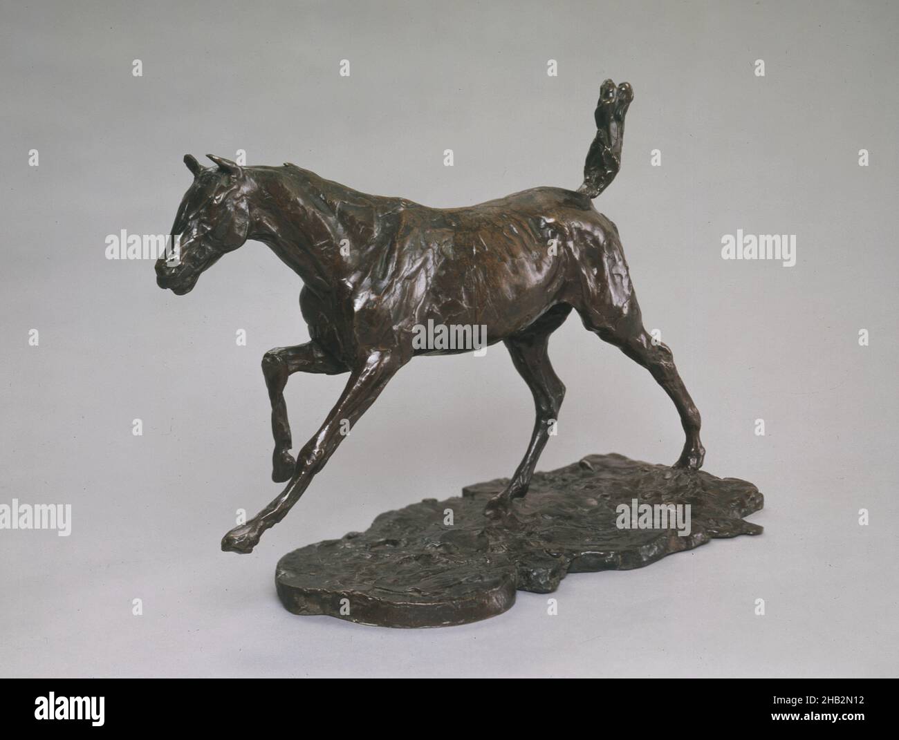 Cavallo di galoppo, Edgar Degas, francese, 1834–1917, c.1889–90, Bronzo, fabbricato in Francia, Europa, scultura, 12 1/4 x 18 1/4 x 8 pollici (31,1 x 46,4 x 20,3 cm Foto Stock