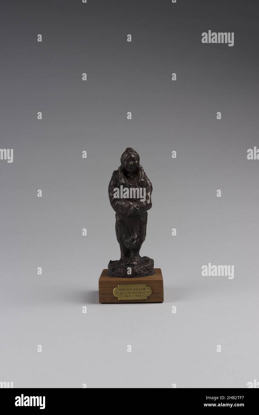 The Indian Squaw, Charles Marion Russell, cucina americana, 1864–1926, c.1890, Argilla, fatta in Stati Uniti, Nord e America Centrale, Ceramica, scultura, altezza con base: 5 1/2 poll. (14 cm Foto Stock