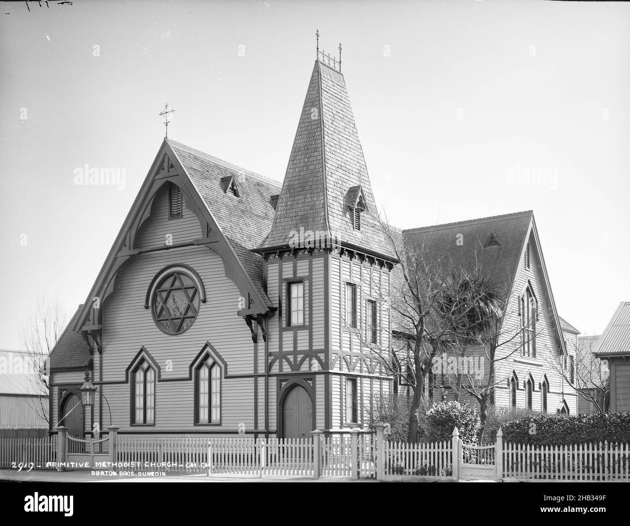 Chiesa Metodista primitiva, Christchurch, studio Burton Brothers, studio fotografico, Dunedin, processo su piastra asciutta di gelatina Foto Stock
