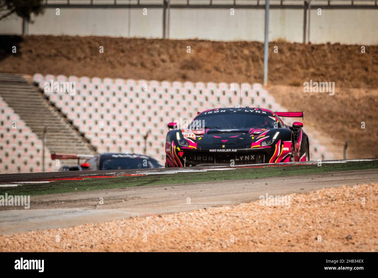 #83, IRON LYNX, ITA, Ferrari 488 GTE EVO, Rahel Frey (che), Sarah Bovy (bel), Michelle Gatting (DNK) 2021 European le Mans Series, Portimao, Portogallo. Foto Stock