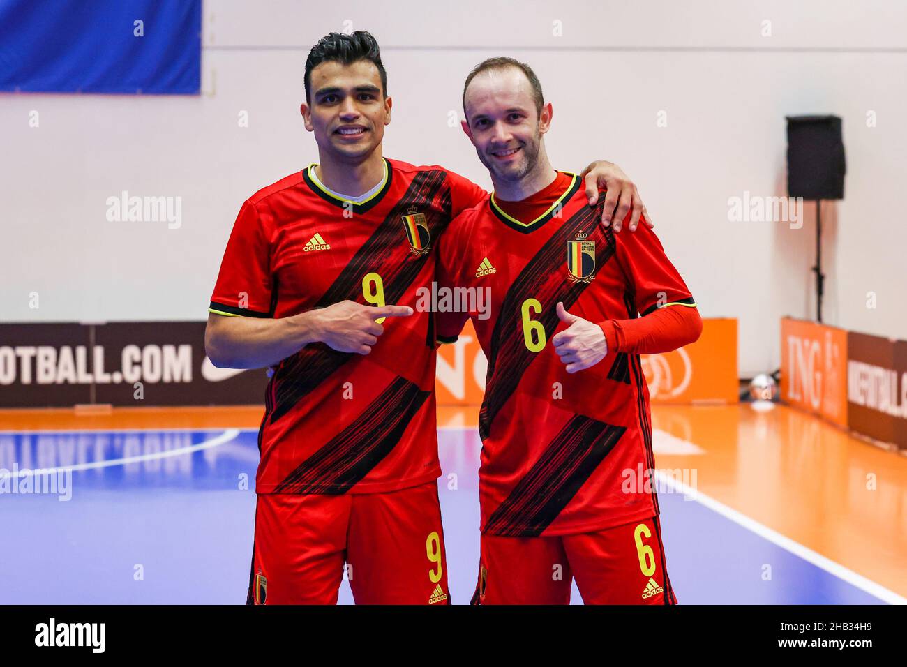 Zeist, Paesi Bassi. 16th Dic 2021. ZEIST, PAESI BASSI - 16 DICEMBRE: Lucas Diniz Pinheiro del Belgio, Gabriel D Angelo del Belgio durante la partita del Torneo Internazionale del Futsal maschile tra Belgio e Germania al Campus KNVB il 16 dicembre 2021 a Zeist, Paesi Bassi (Foto di Marcel ter Bals/Orange Pictures) Credit: Orange Pics BV/Alamy Live News Foto Stock