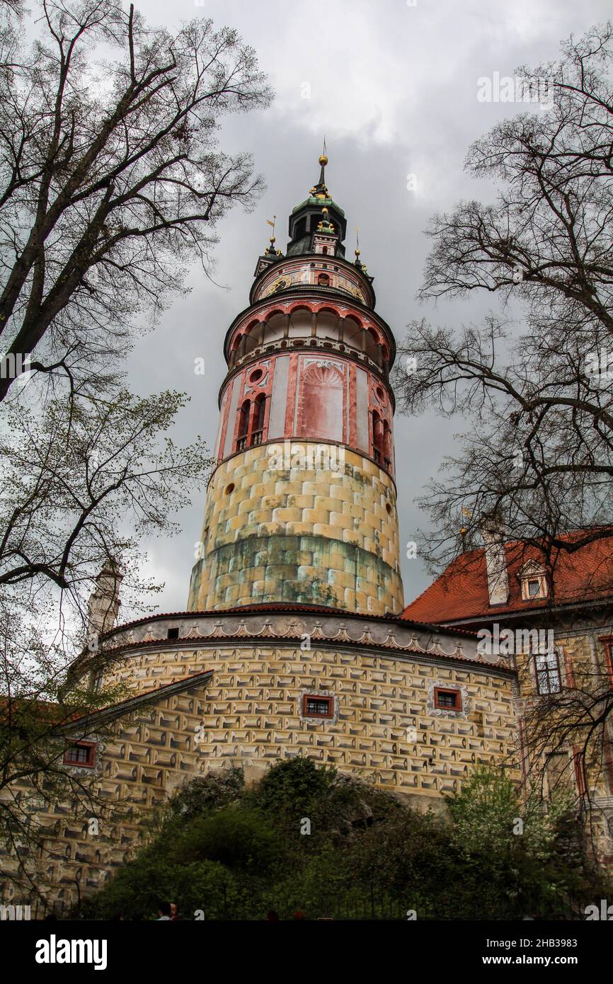 Iconico castello medievale a Cesky Krumlov in autunno, Repubblica Ceca Foto Stock