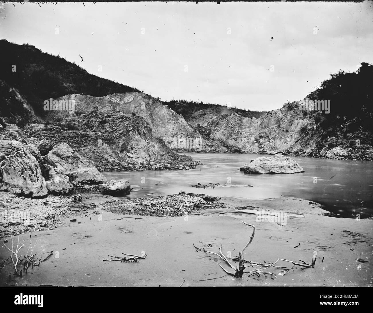 [Rotomahana Pink Terrace], studio Burton Brothers, studio fotografico, Nuova Zelanda, fotografia in bianco e nero, Terrazza rosa e piscina Sulphur Foto Stock