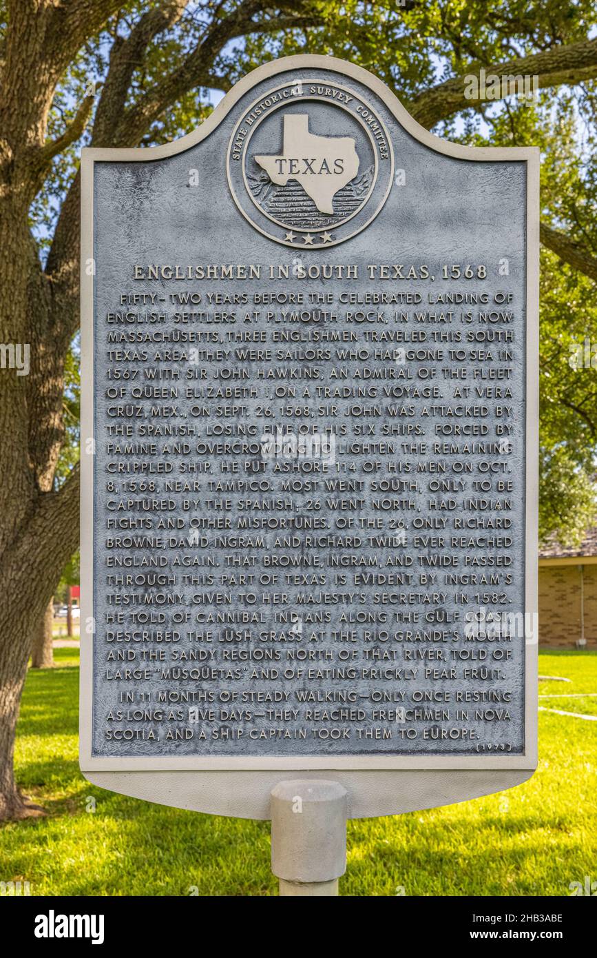 Kingsville, Texas, USA - 18 settembre 2021: Targa con la storia di John Hawkins e degli Inglesmen nel Texas meridionale, presso il tribunale Foto Stock