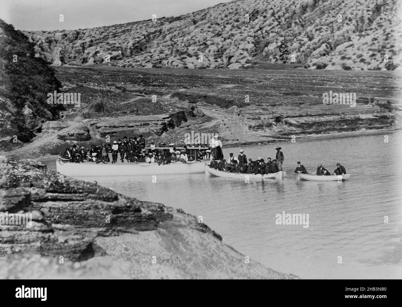 Festa turistica ai piedi del Monte Tarawera - Landing Place, studio Burton Brothers, studio fotografico Foto Stock