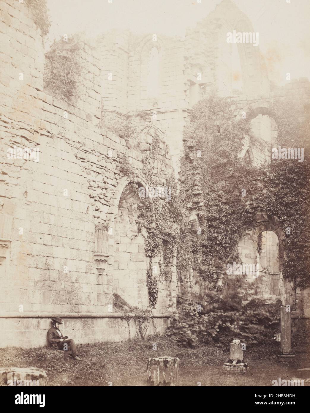 Fontane Abbey, interno di Chapter House. Dall'album: Un tour fotografico tra le Abbazie dello Yorkshire, 1856, Bell e Daddy, Philip Delamotte, circa 1856, Yorkshire Foto Stock