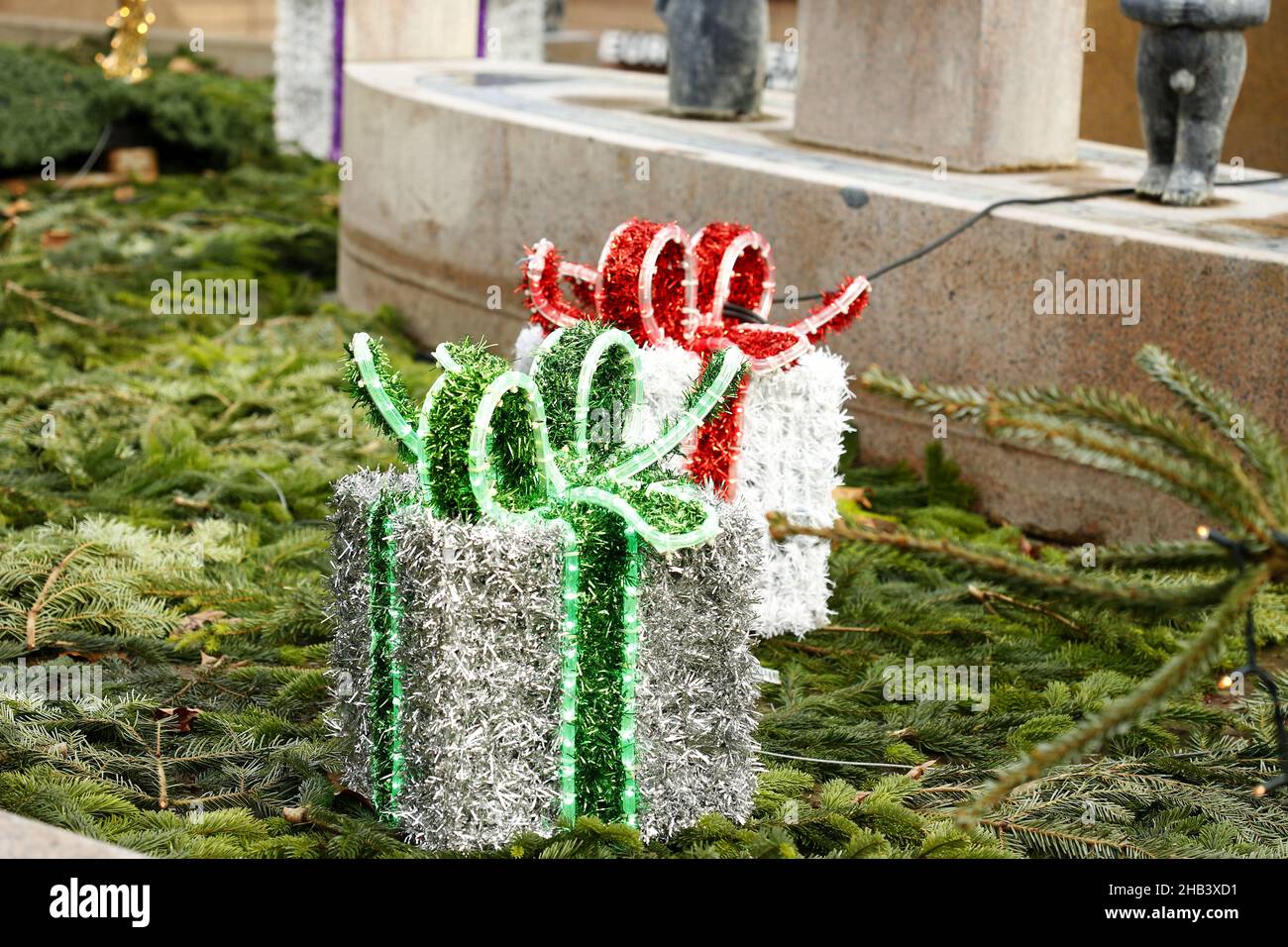 Berlino, Germania. 16th Dic 2021. Berlino: Mercatino di Natale su Breitscheidplatz (Foto di Simone Kuhlmey/Pacific Press) Credit: Pacific Press Media Production Corp./Alamy Live News Foto Stock