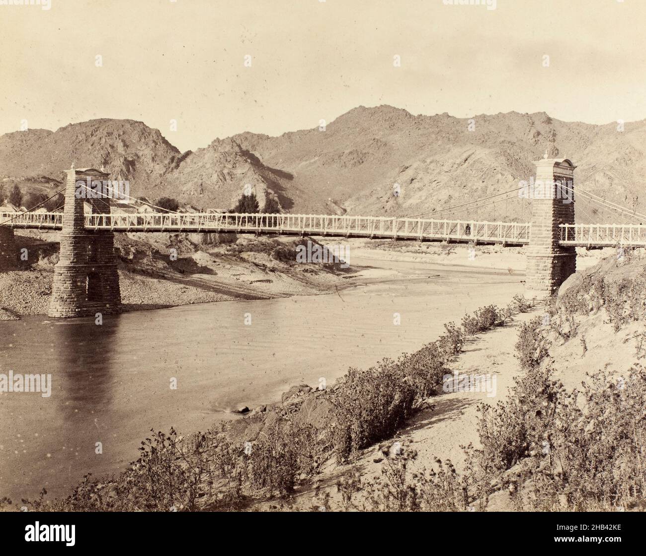 Alexandra Bridge. Dall'album: New Zealand views, Burton Brothers studio, studio fotografico, Dunedin, fotografia in bianco e nero Foto Stock