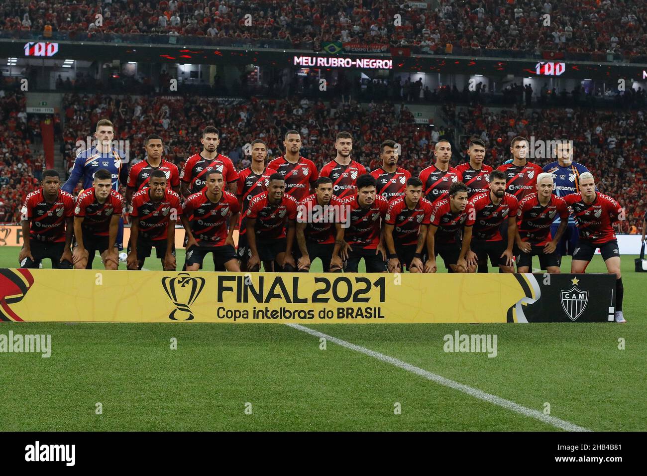 Curitiba, Brasile, dic 15th 2021 Curitiba, (PR) 15.12.2021 - Copa do Brasil/Athletico x Atlético-MG - Time posado do Athletico durante parte entre Athletico x Atlético-MG disputada no Estádio Arena da Baixada em Curitiba, PR. Partida válida pelo segundo jogo da Final da Copa do Brasil 2021. Prima della finale (tappa di ritorno) della Copa do Brasil (Coppa Brasiliana) partita di calcio tra Athletico Paranaense e Atletico-MG alla Estádio Arena da Baixada a Curitiba, Brasile. Atletico-MG ha vinto il gioco 1-2 la notte e il 6-1 cravatta 2 dopo aver vinto il Ricardo Moreira/SPP Foto Stock