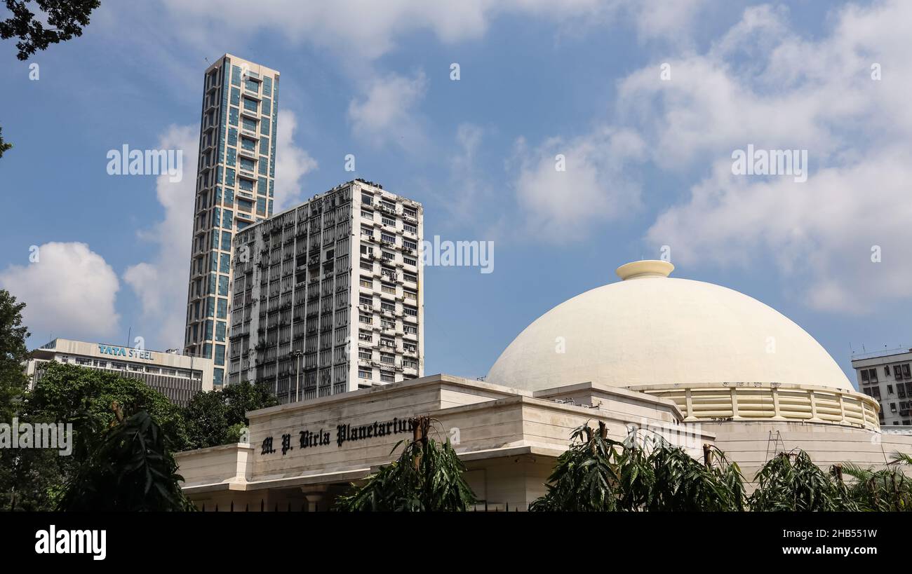 M.P. Birla Planetarium e Tata Steel Building, Kolkata, Bengala Occidentale, India. Foto Stock