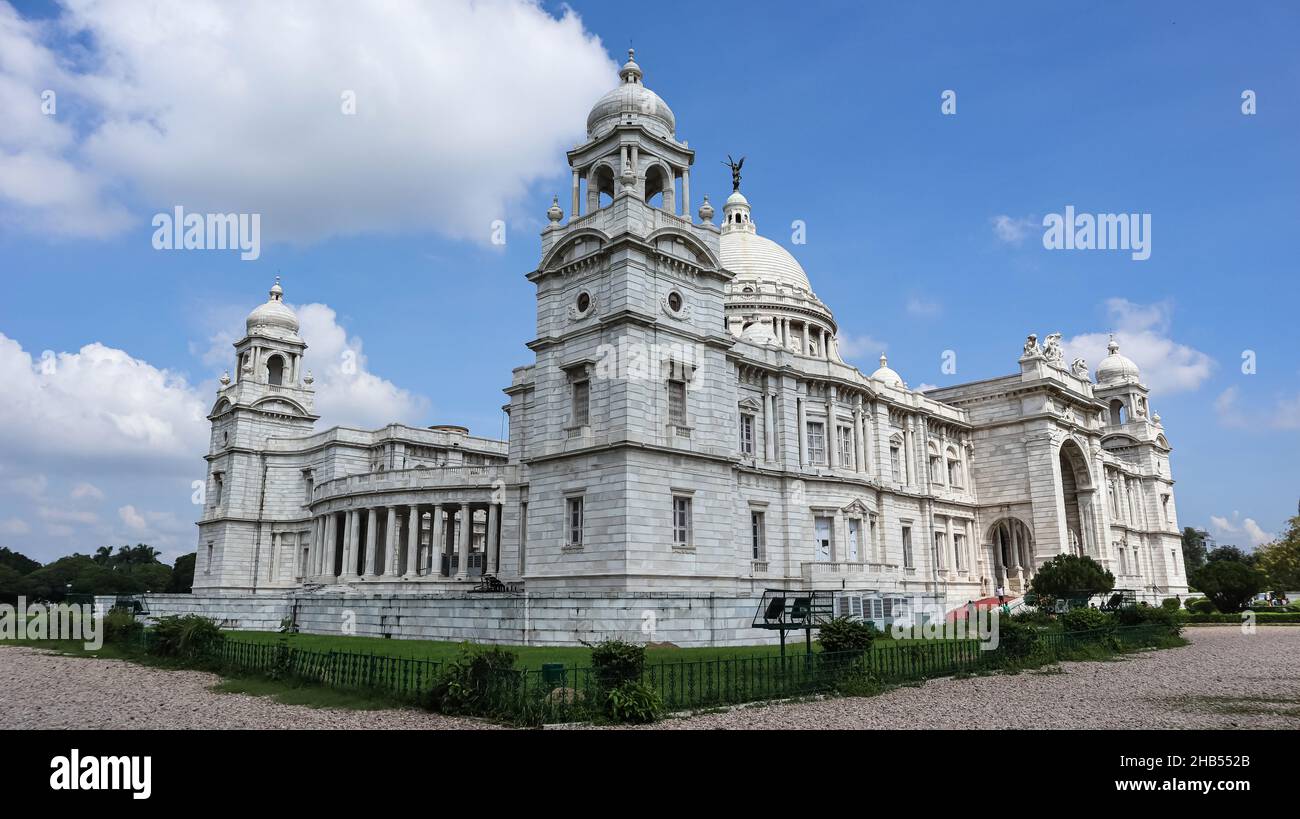 Vista della Victoria Memorial Hall. Attualmente serve come un museo. Kolkata, West Bengal, India Foto Stock