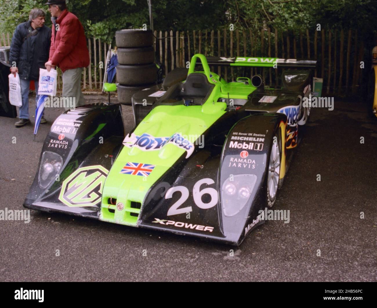 La 2002 MG-Lola EX257 che ha corso bene (nella top 10) alla 24 ore di le Mans gara 2002, fino a quando i gremlins hanno colpito all’inizio della domenica mattina. Qui al Goodwood Festival of Speed del 2002. La vettura è stata inserita dal MG Rover Group (Regno Unito) per essere guidata da Julian Bailey e Rob Oldaker. Foto Stock