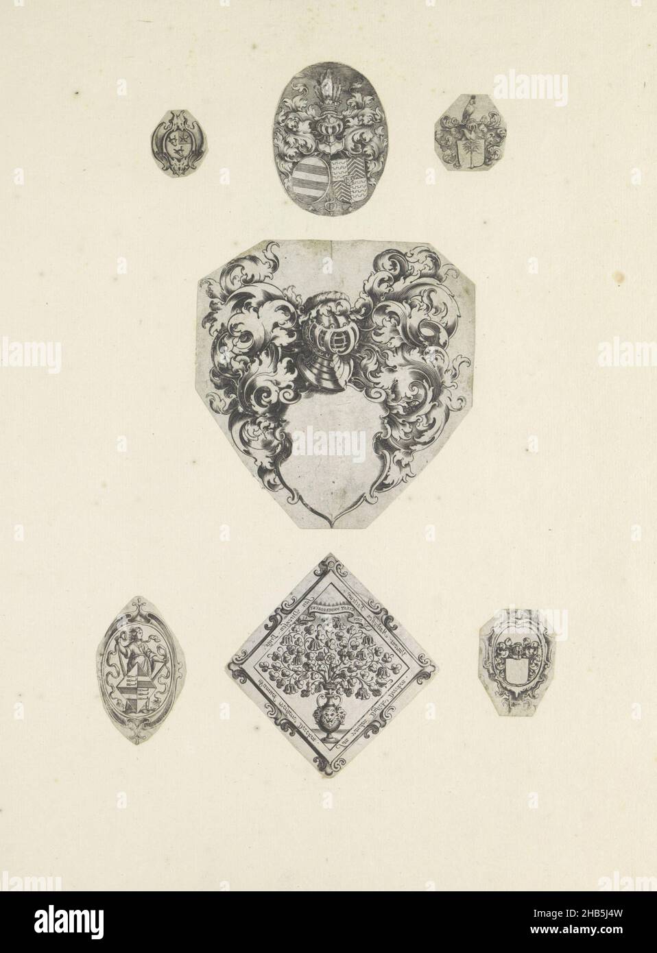 Sei stemmi e un blazon rederico, sette rappresentazioni su una foglia di album. Top Center uno stemma legato alla famiglia Van Egmond di Nijenburg. Accanto ad esso uno scudo con un ramo di palma, e un pappagallo come segno casco. La protezione al centro con un casco non è riempita. In basso a sinistra lo stemma della famiglia Bicker. Accanto ad esso il blazon della camera di retorica De Blauwe Acoleyen da Vlissingen con il motto: 'Den geest ondersoeckt al'. Questa immagine può essere stampata da una medaglia, perché tutto il testo è in immagine speculare. Le stampe fanno parte di un album., Print maker: anonymous Foto Stock
