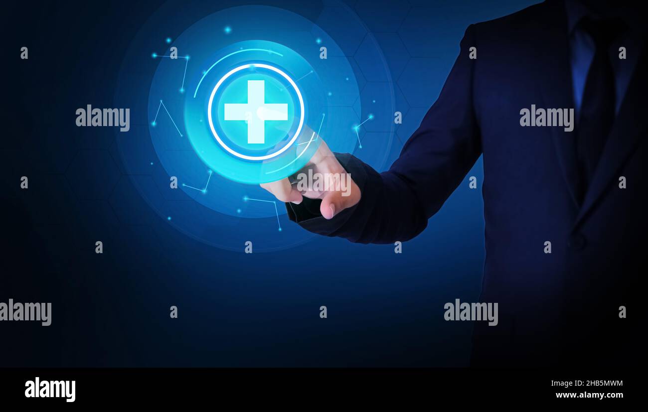 Sfondo del concetto di salute digitale con l'uomo che tocca l'icona della salute sullo schermo Foto Stock