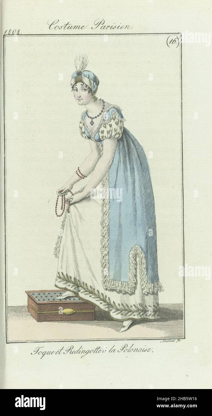 Journal des Dames et des Modes, Frankfurt Edition 18 avril 1808, Costume Parisien (16): Toque et Redingotte à la Polonaise, secondo il testo di accompagnamento (pag. 77): Toque à la Polonaise con aigrette. Come orecchini di gioielli con perle, una collana di perle e un braccialetto di corallo. Abito di mussola indiana, ricamato con un bordo di foglie di palma. Maniche in spugna con ricamo. Doliman à la Polonaise di seta blu, rifinito con pizzo. (Stringa di corallo ematico in mano) la stampa fa parte della rivista di moda Journal des Dames et des Modes, pubblicata a Francoforte come copia dell'edizione francese di Pierre Foto Stock