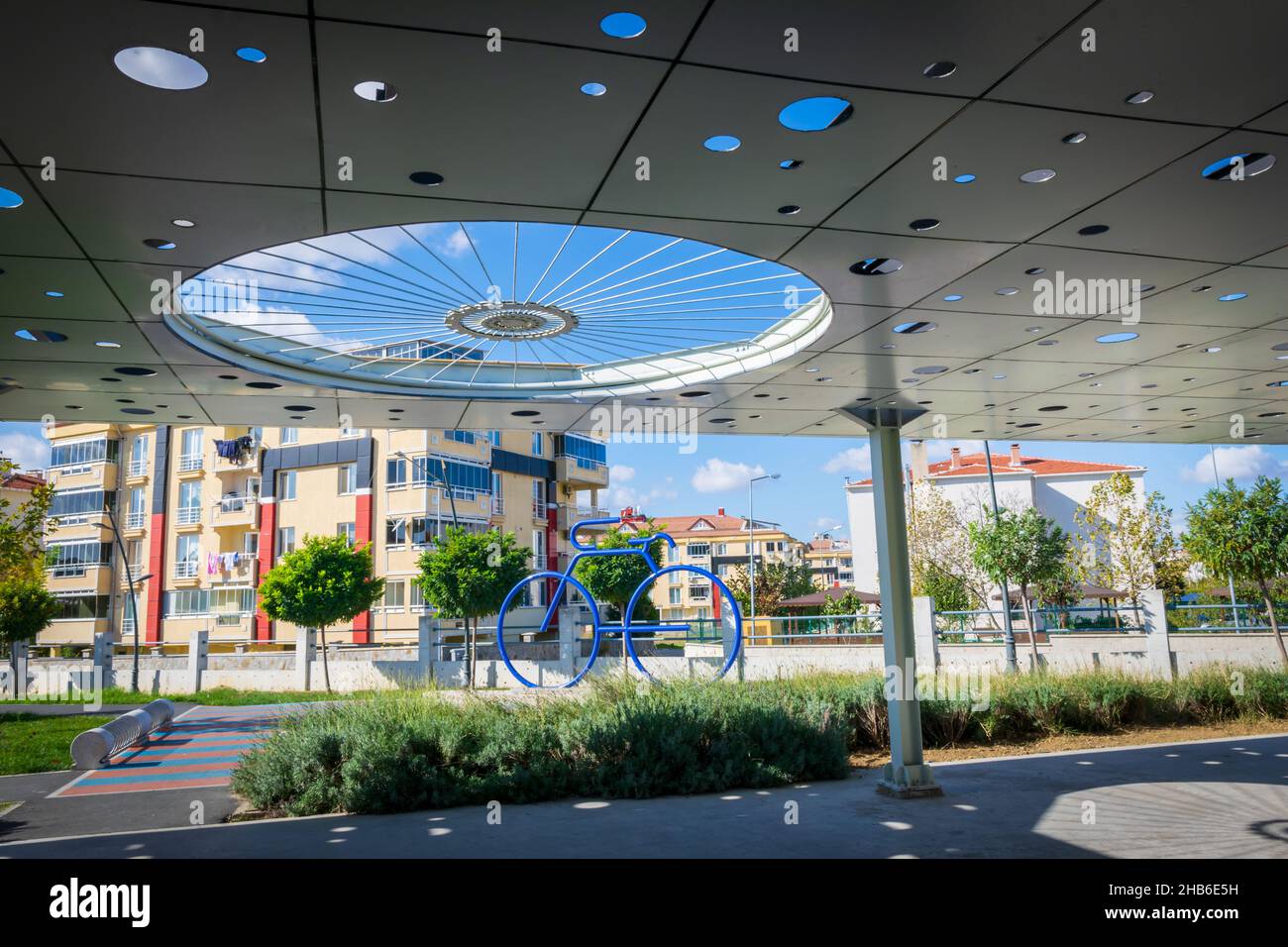 Nuova accademia di biciclette Luleburgas in turchia. Dintorni, corsie, armadietti ed edifici dal design moderno. In primo luogo questo genere di accademia della bicicletta in turkye.Kirkla Foto Stock