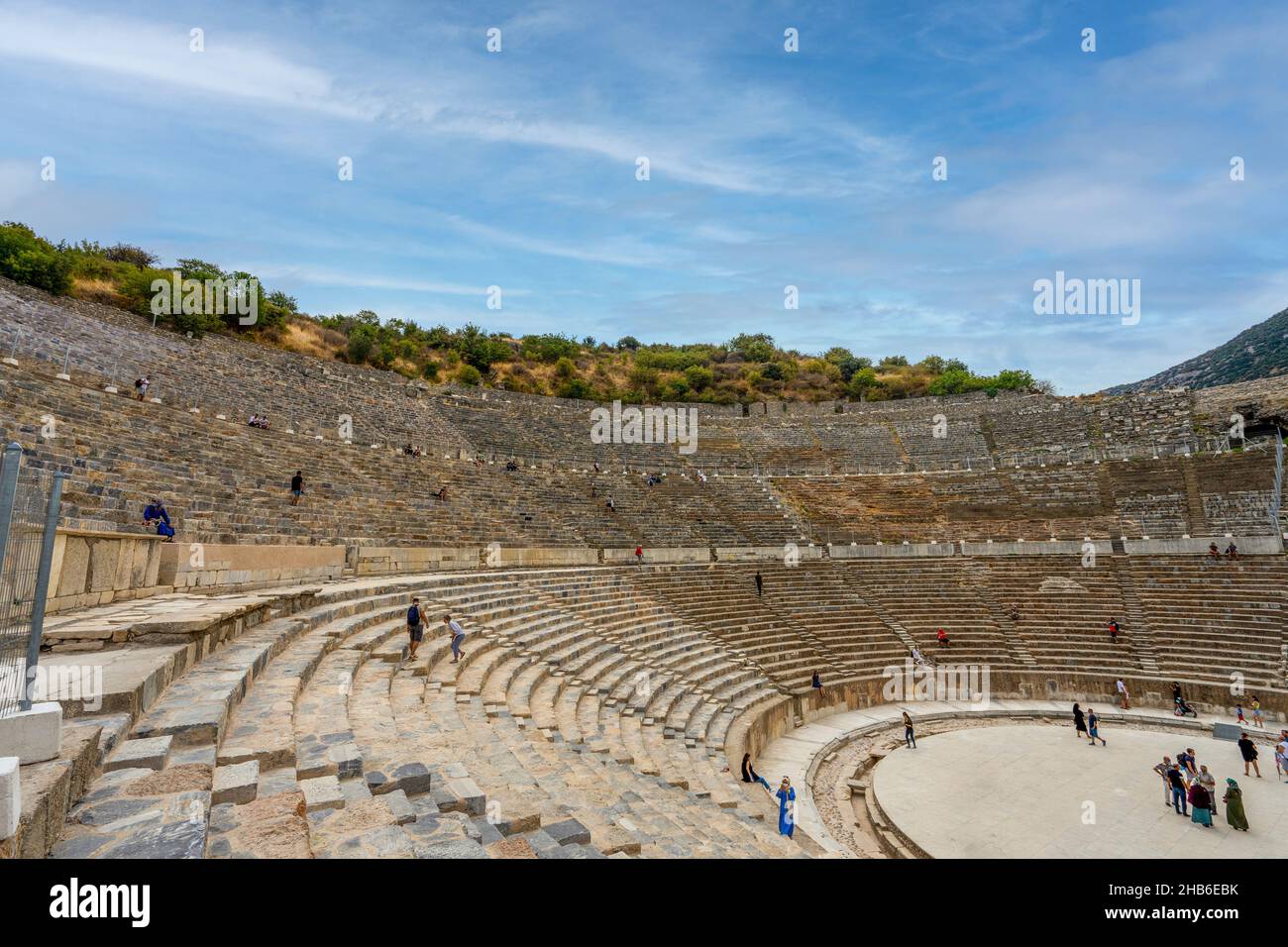 Vista del Grand Theatre nella Città Antica di Efeso. Efeso era una città nel sud-ovest dell'odierna Selcuk nella provincia di Izmir, in Turchia. Foto Stock